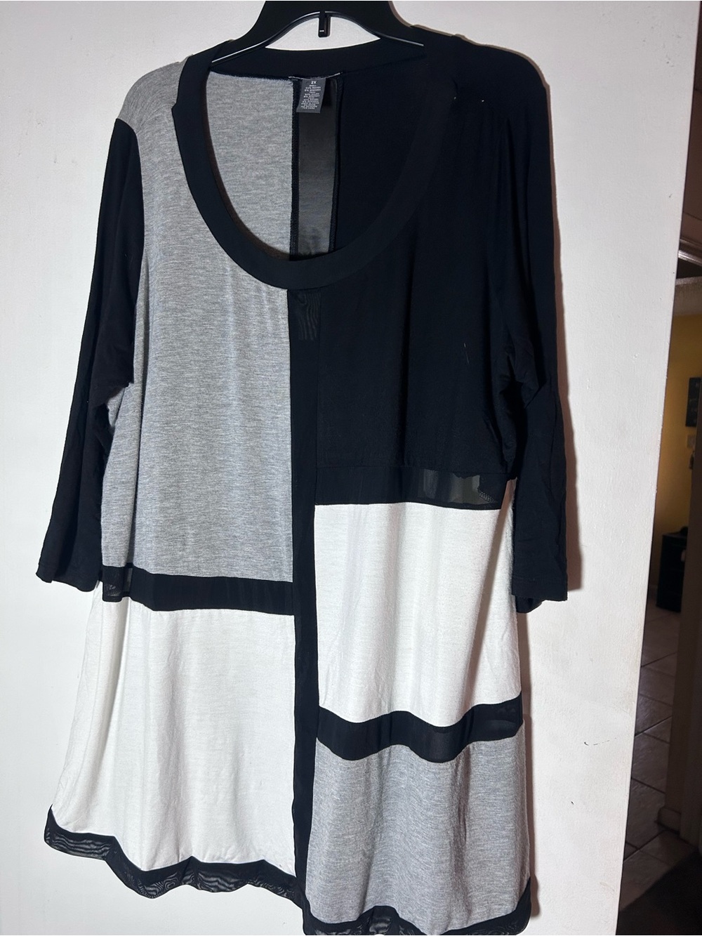 Chelsea & Theodore Scoop Neck Tunic Top - Black, Gray & White